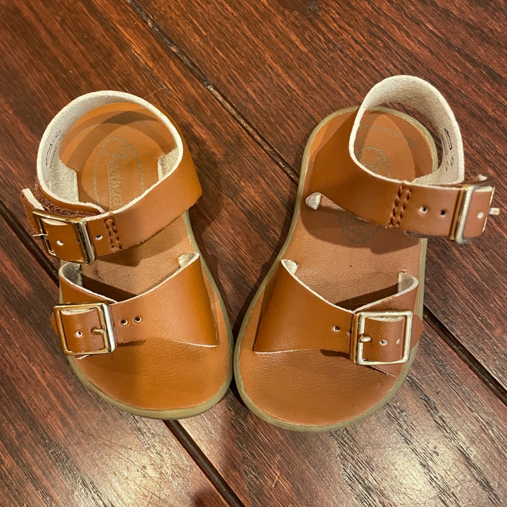 Leather toddler sandals